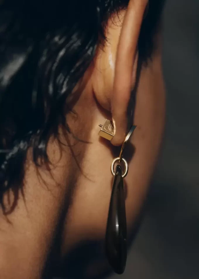 Boucles d&rsquo;oreilles pendantes Naé Edition Verre fumé