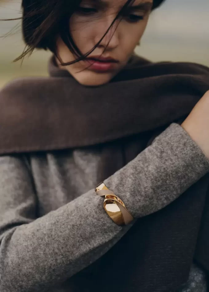 Cuir taupe édition Éole Cuff
