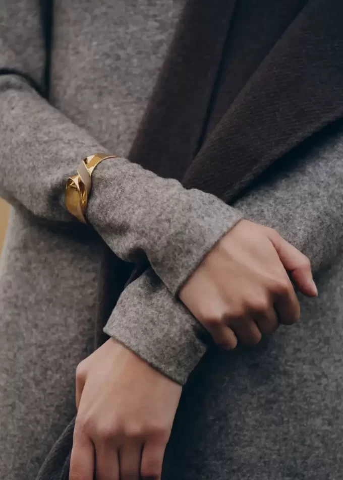 Cuir taupe édition Éole Cuff